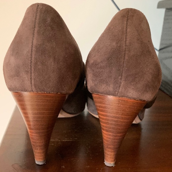 Donna Karan chocolate brown suede high heel round toe elastic front band  size 9 - Picture 5 of 6